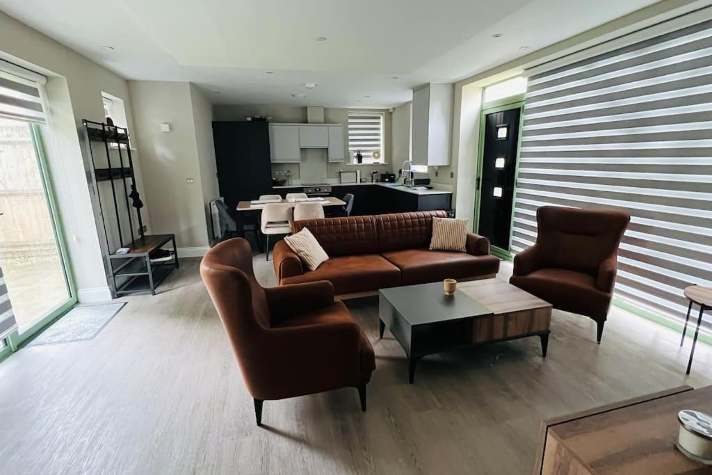 A House Designed For You… Edmonton Exterior photo