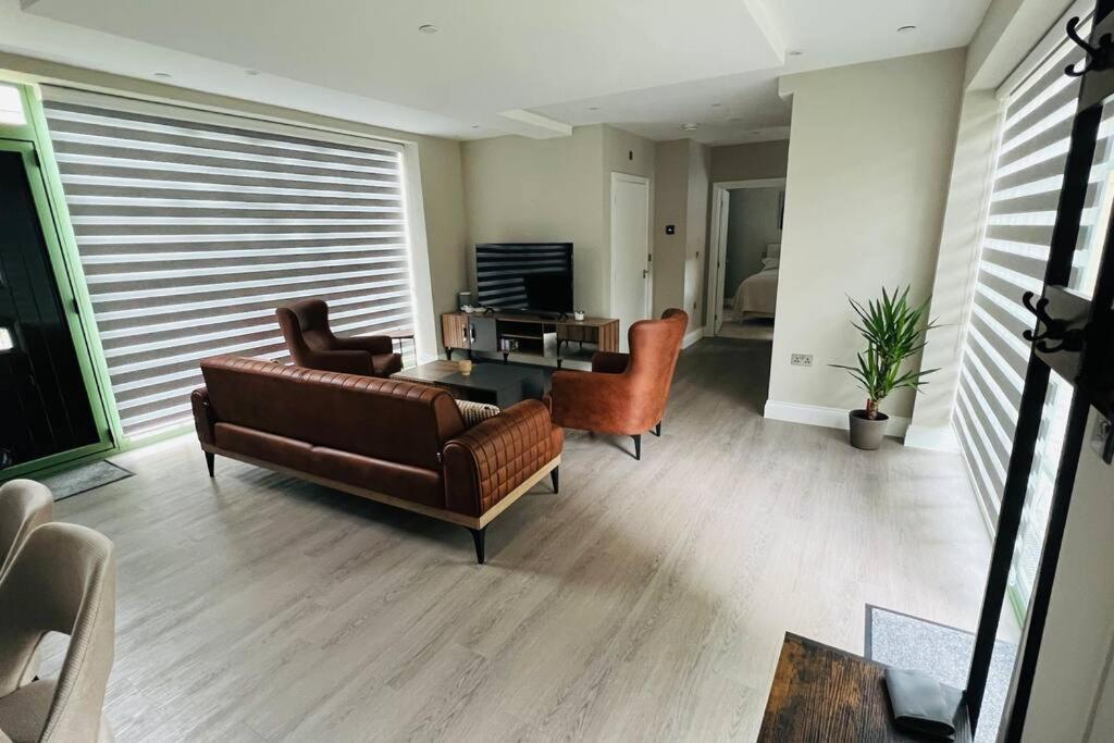 A House Designed For You… Edmonton Exterior photo