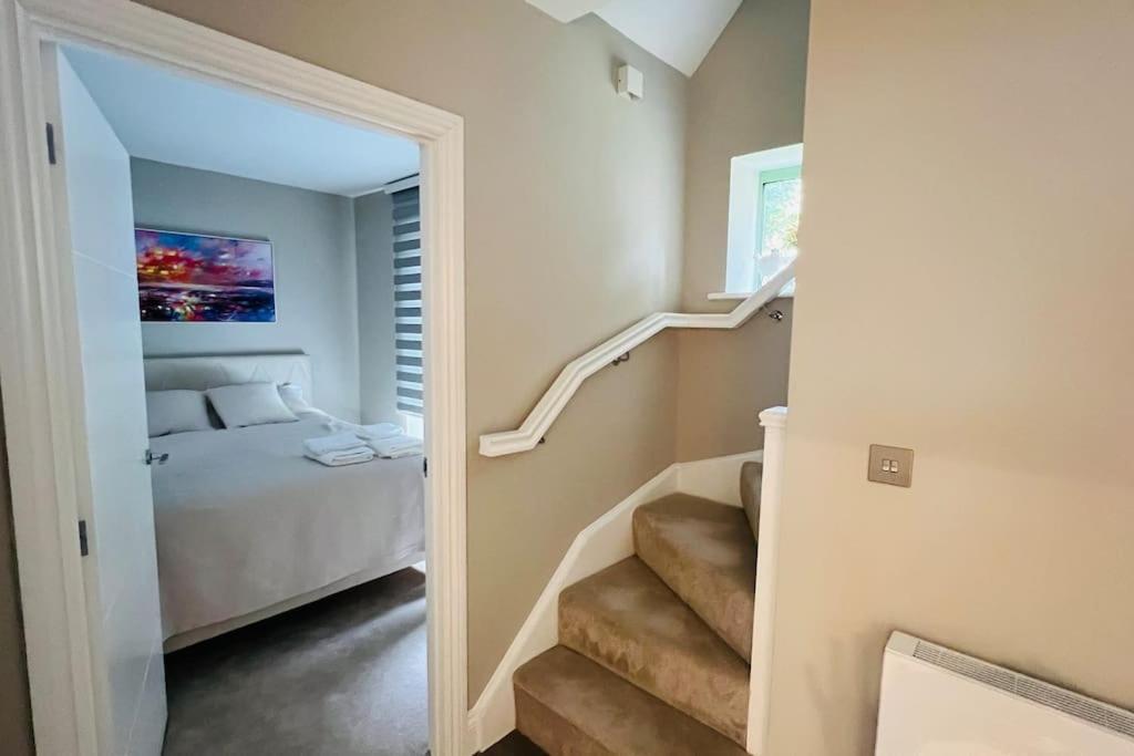 A House Designed For You… Edmonton Exterior photo